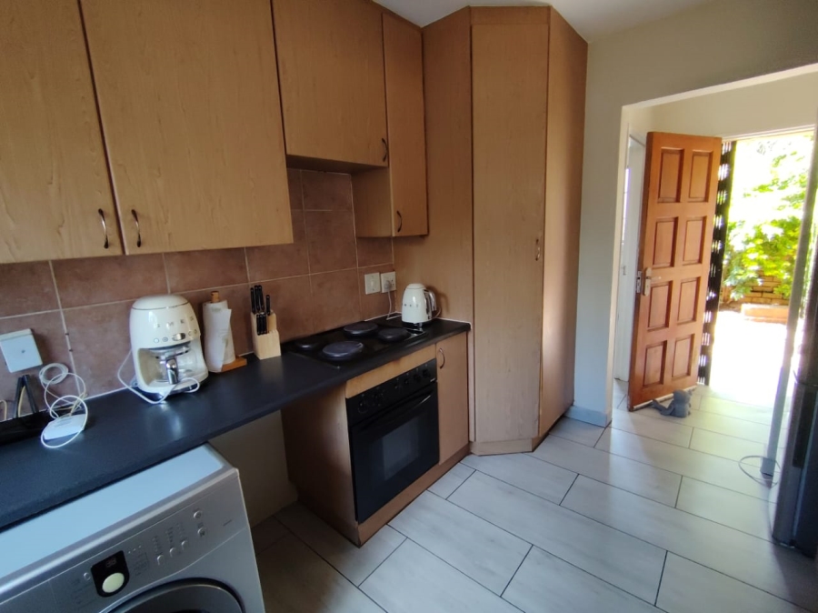 To Let 3 Bedroom Property for Rent in Heuwelsig Estate Gauteng