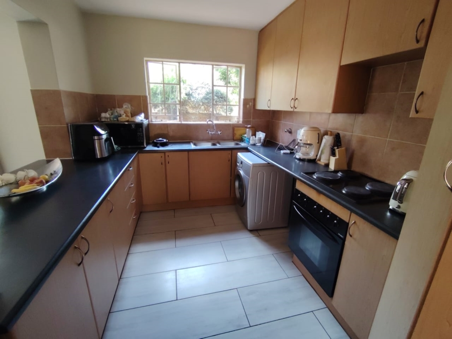 To Let 3 Bedroom Property for Rent in Heuwelsig Estate Gauteng