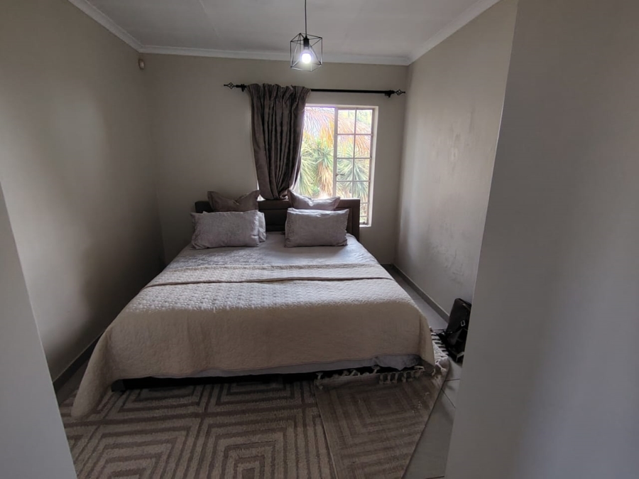 To Let 3 Bedroom Property for Rent in Heuwelsig Estate Gauteng