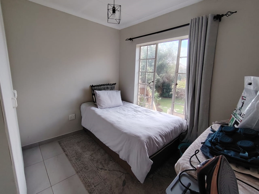 To Let 3 Bedroom Property for Rent in Heuwelsig Estate Gauteng