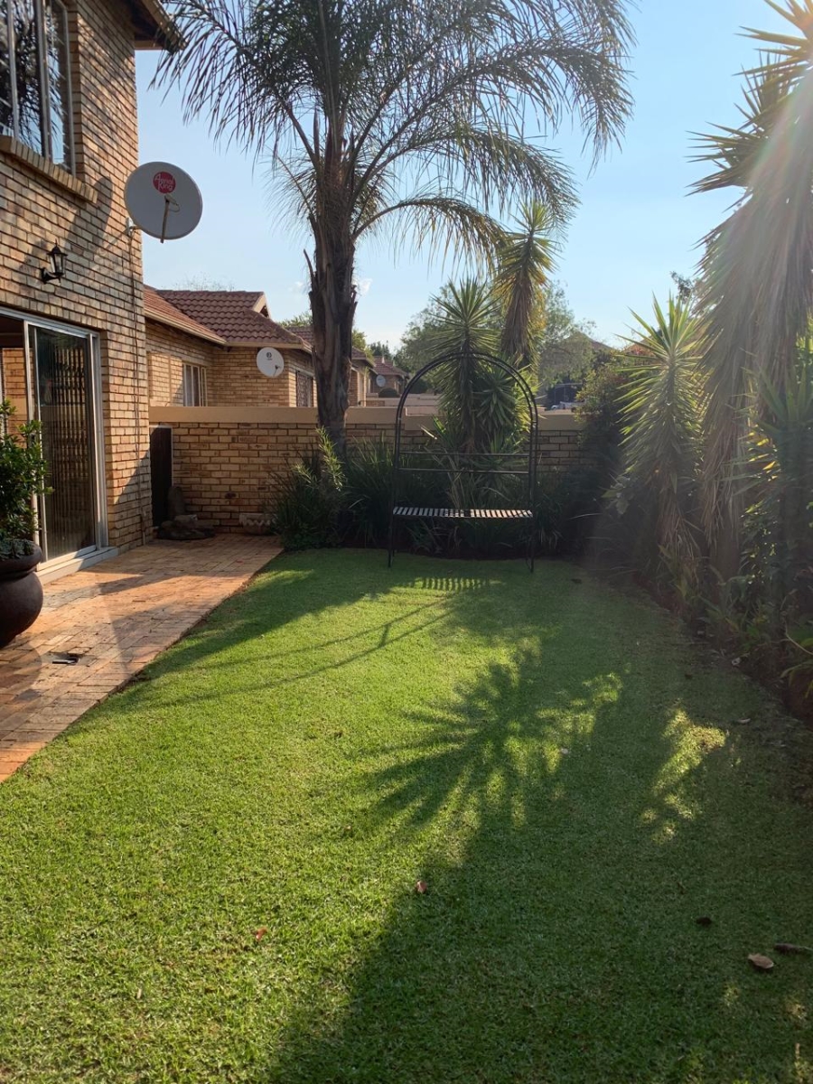 To Let 3 Bedroom Property for Rent in Heuwelsig Estate Gauteng