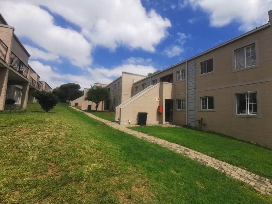 To Let 2 Bedroom Property for Rent in Buccleuch Gauteng