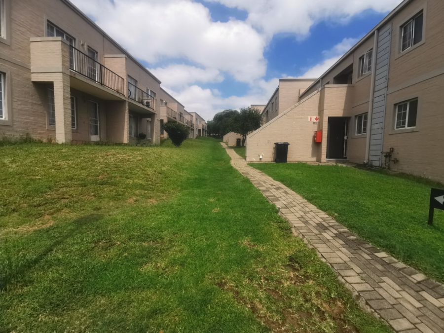 To Let 2 Bedroom Property for Rent in Buccleuch Gauteng