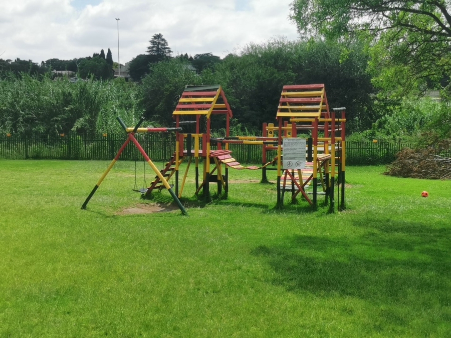 To Let 2 Bedroom Property for Rent in Buccleuch Gauteng