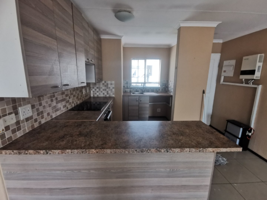 To Let 2 Bedroom Property for Rent in Buccleuch Gauteng