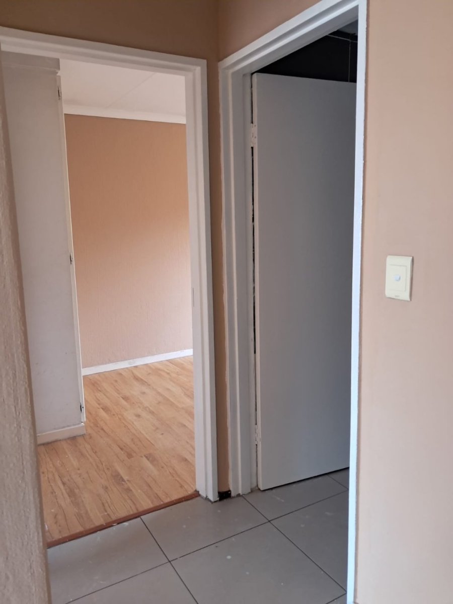 To Let 2 Bedroom Property for Rent in Buccleuch Gauteng