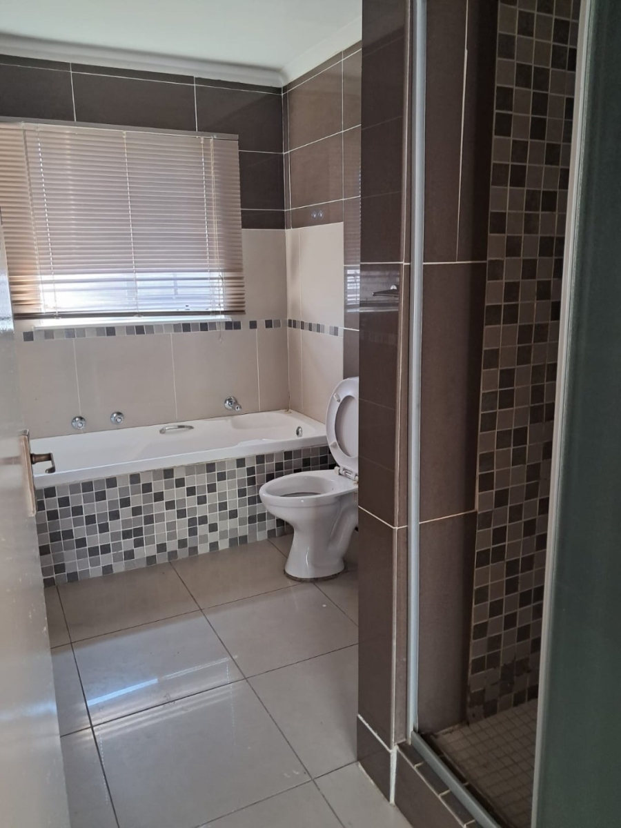 To Let 2 Bedroom Property for Rent in Buccleuch Gauteng
