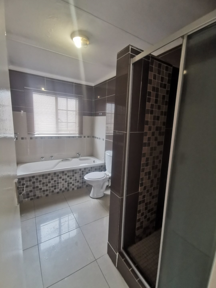 To Let 2 Bedroom Property for Rent in Buccleuch Gauteng