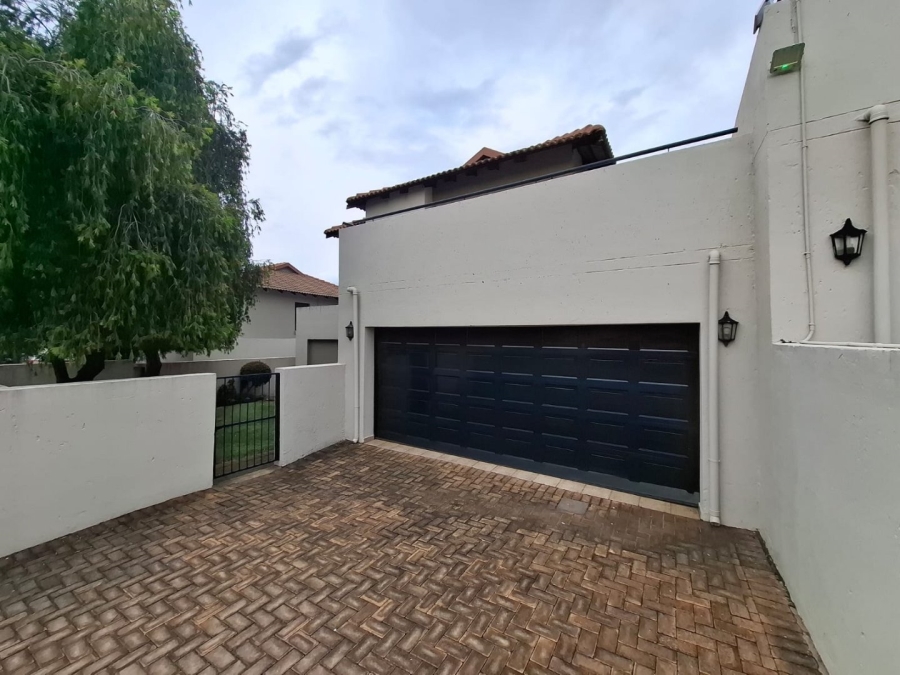  Bedroom Property for Sale in Amorosa Gauteng
