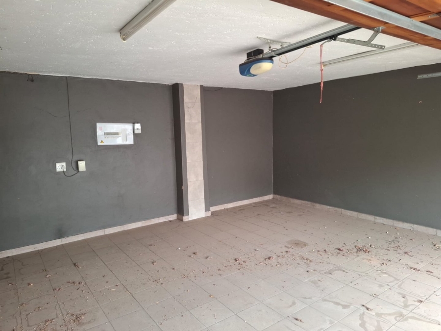  Bedroom Property for Sale in Amorosa Gauteng