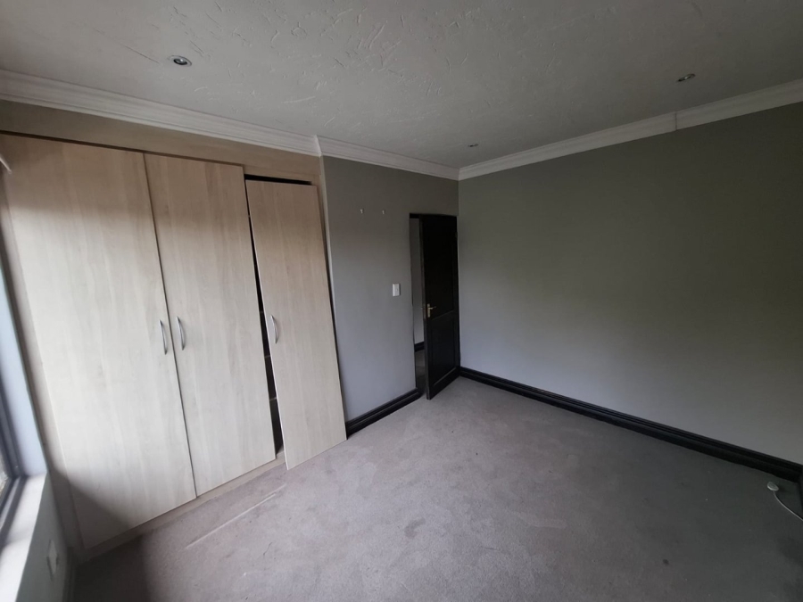  Bedroom Property for Sale in Amorosa Gauteng