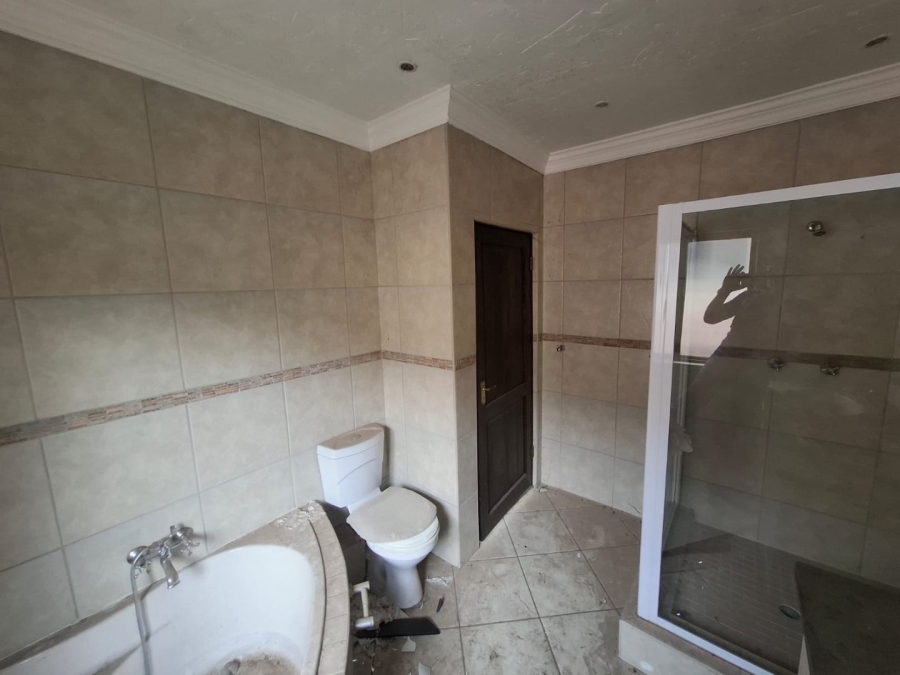  Bedroom Property for Sale in Amorosa Gauteng