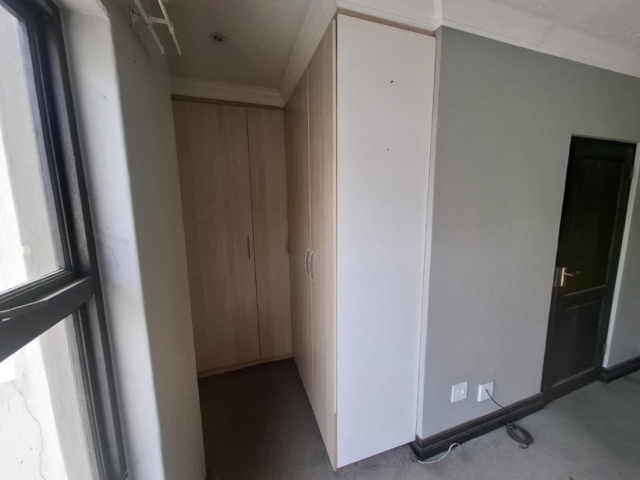  Bedroom Property for Sale in Amorosa Gauteng