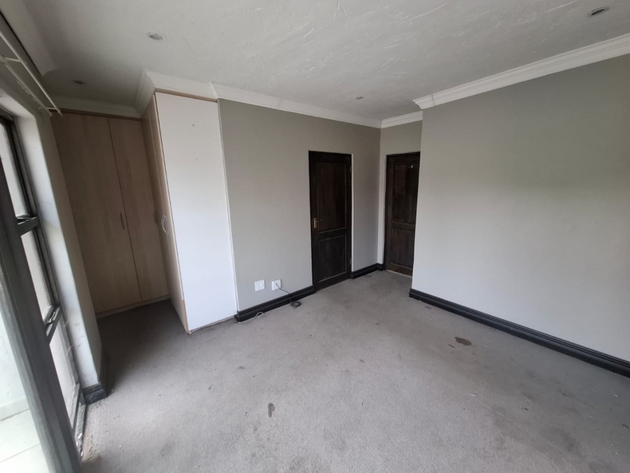  Bedroom Property for Sale in Amorosa Gauteng