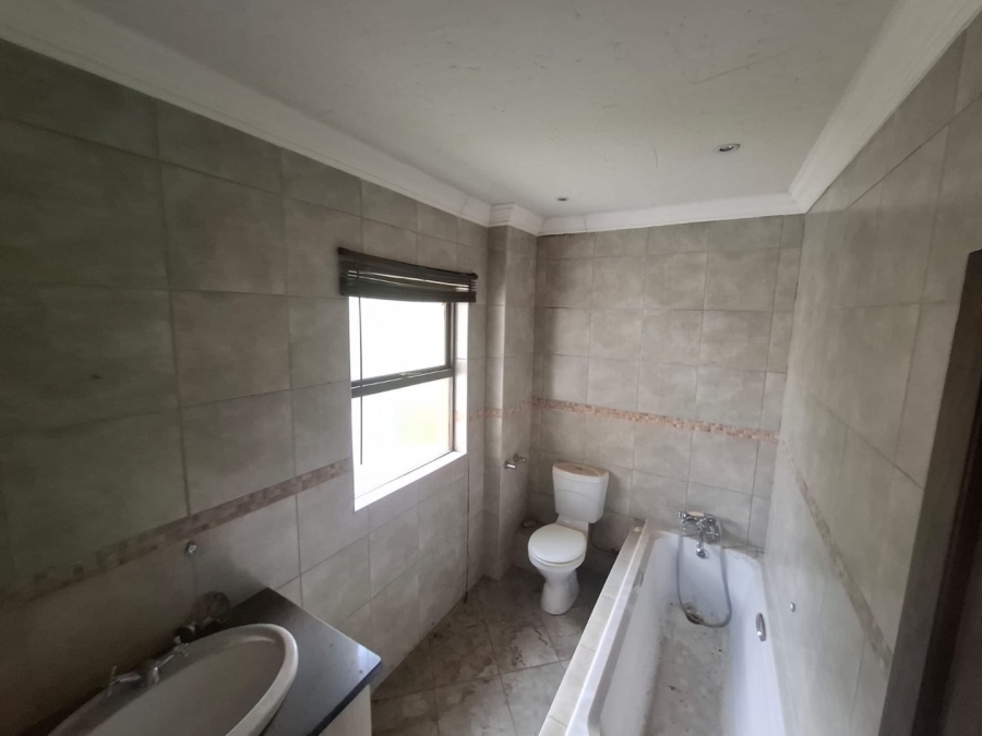  Bedroom Property for Sale in Amorosa Gauteng