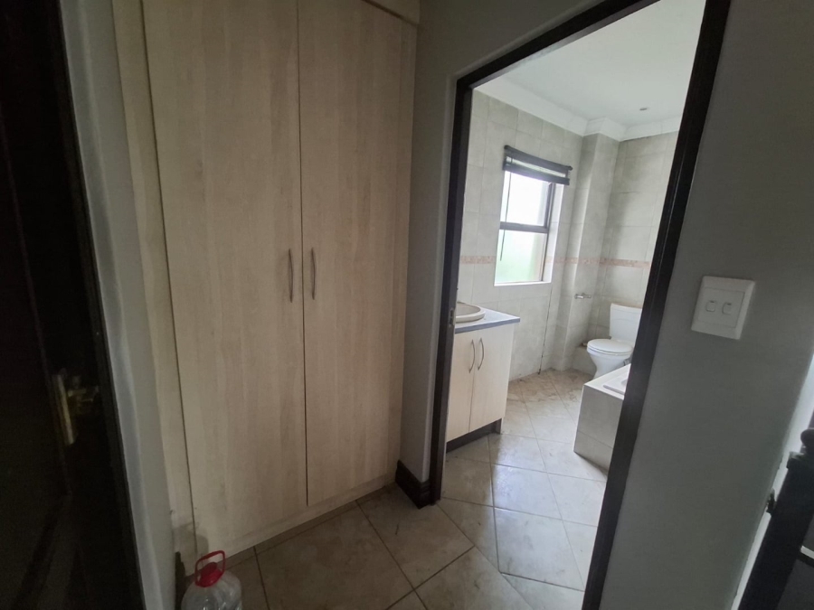  Bedroom Property for Sale in Amorosa Gauteng