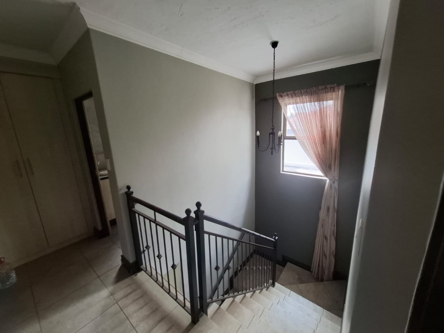  Bedroom Property for Sale in Amorosa Gauteng