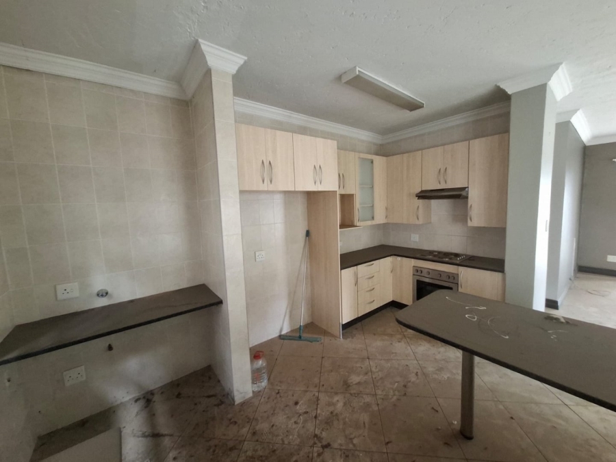  Bedroom Property for Sale in Amorosa Gauteng