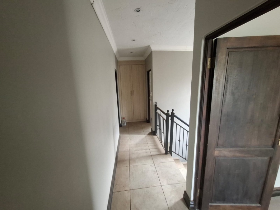  Bedroom Property for Sale in Amorosa Gauteng