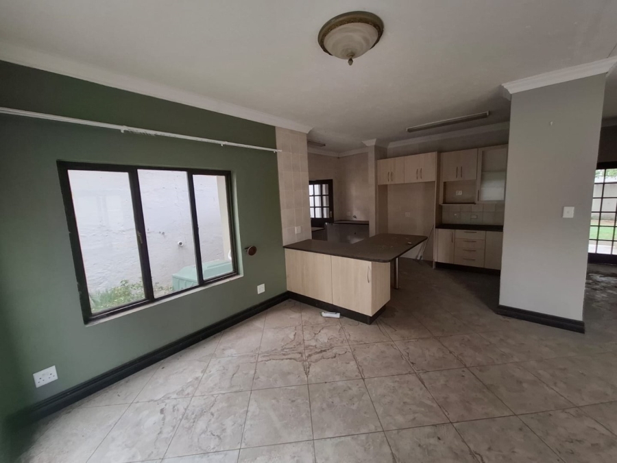  Bedroom Property for Sale in Amorosa Gauteng