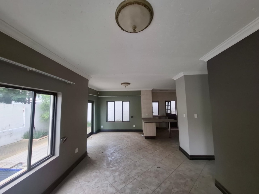  Bedroom Property for Sale in Amorosa Gauteng