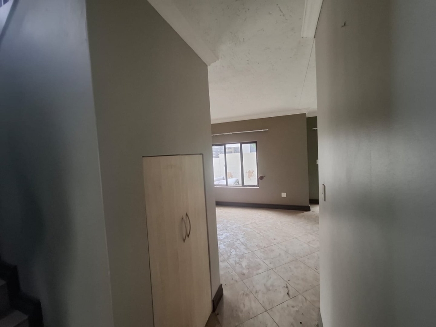 Bedroom Property for Sale in Amorosa Gauteng