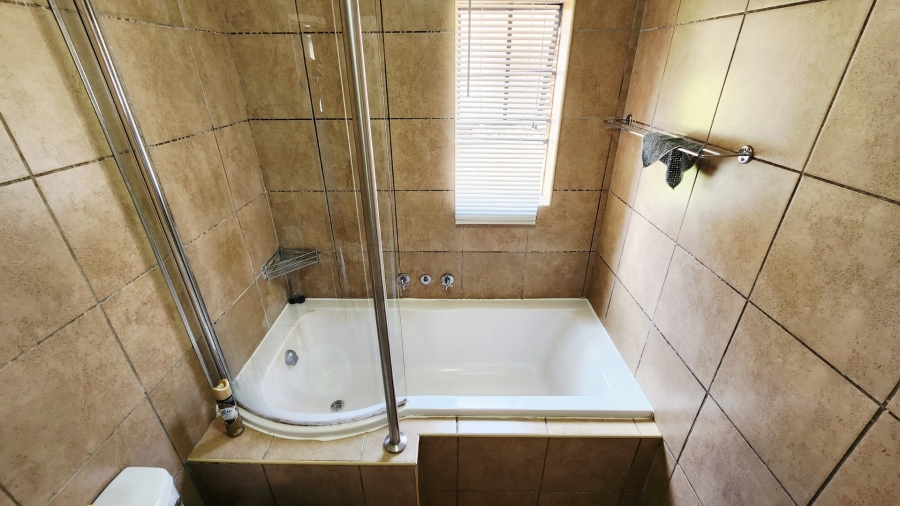2 Bedroom Property for Sale in Noordwyk Gauteng