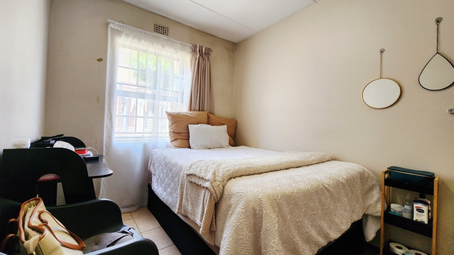 2 Bedroom Property for Sale in Noordwyk Gauteng