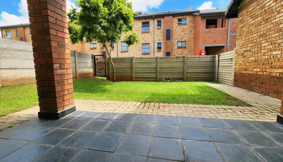 2 Bedroom Property for Sale in Noordwyk Gauteng