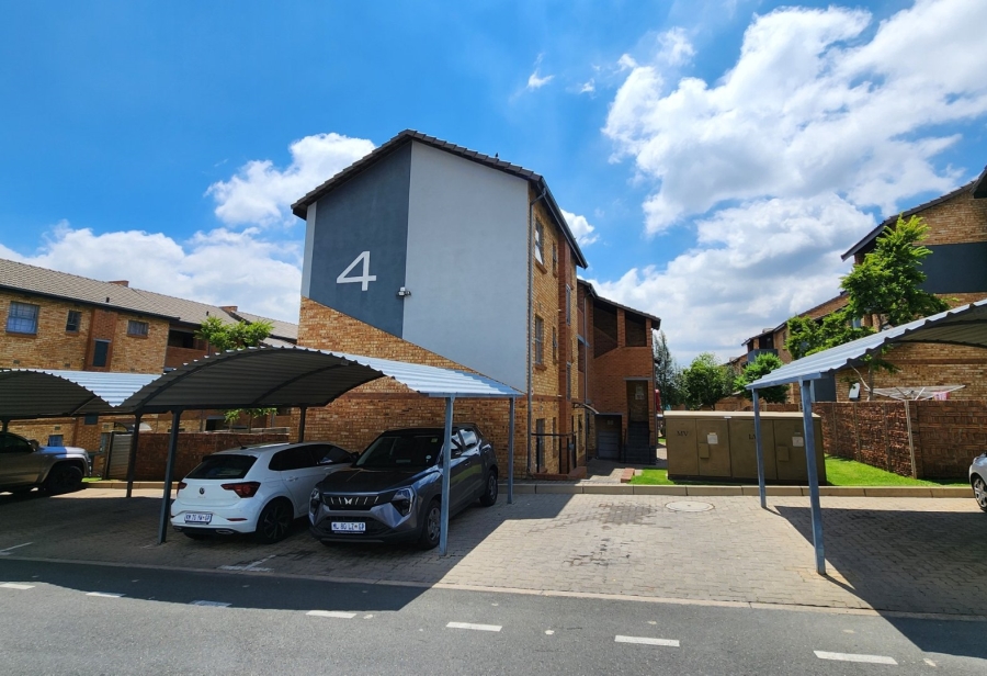 2 Bedroom Property for Sale in Noordwyk Gauteng