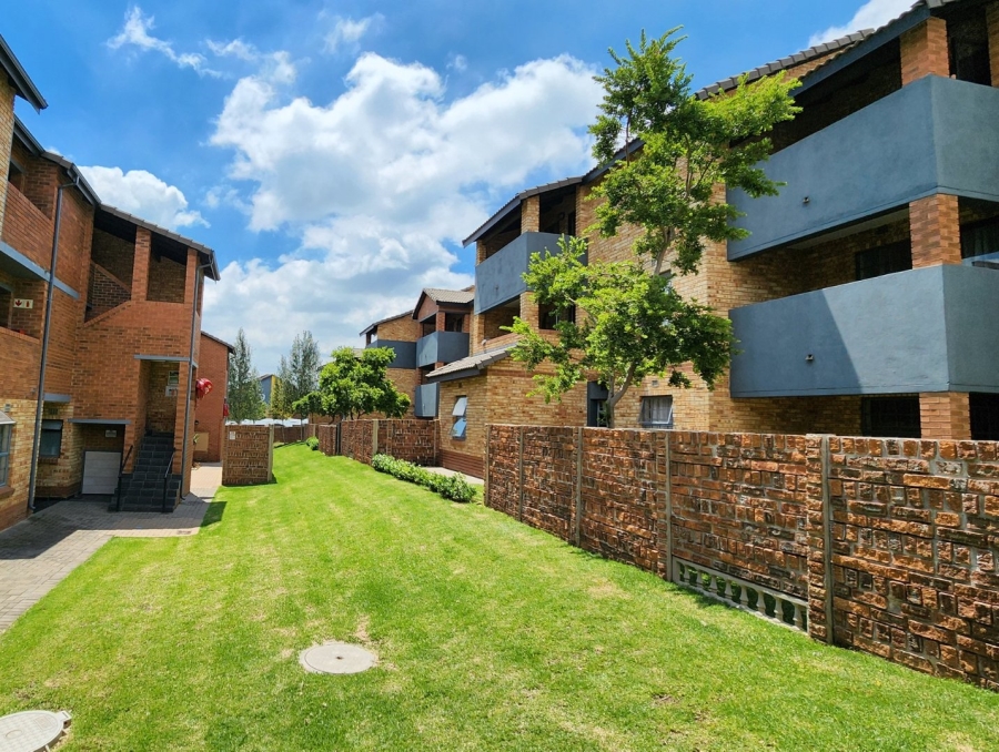 2 Bedroom Property for Sale in Noordwyk Gauteng