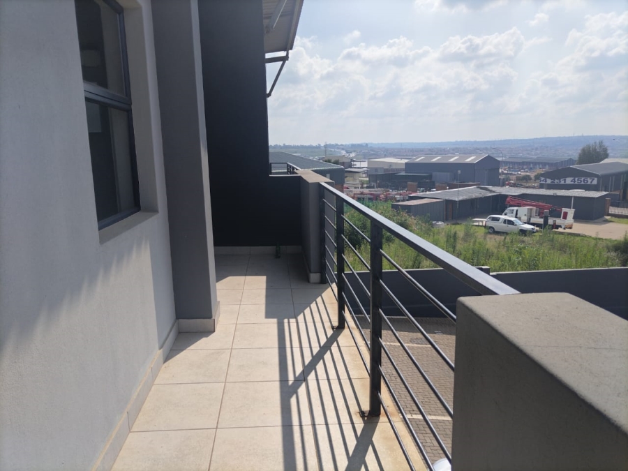 To Let  Bedroom Property for Rent in Clayville Industria Gauteng