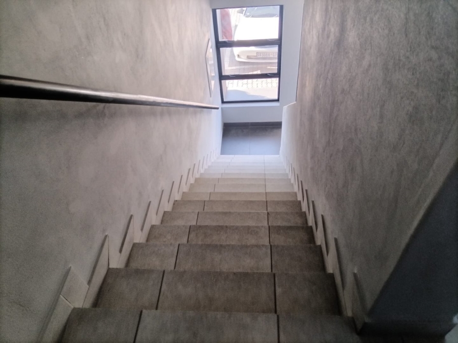 To Let  Bedroom Property for Rent in Clayville Industria Gauteng