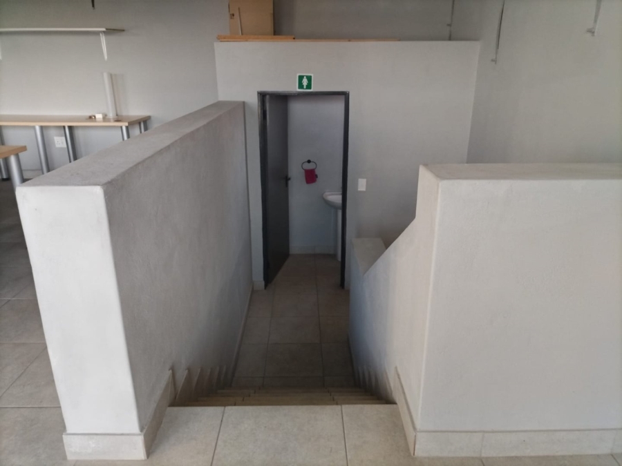 To Let  Bedroom Property for Rent in Clayville Industria Gauteng