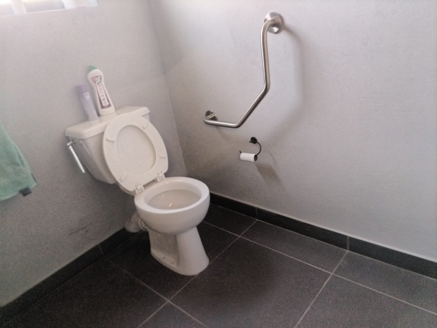 To Let  Bedroom Property for Rent in Clayville Industria Gauteng