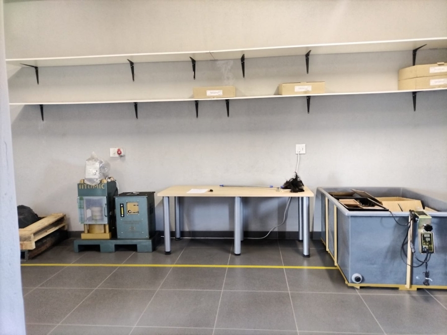 To Let  Bedroom Property for Rent in Clayville Industria Gauteng