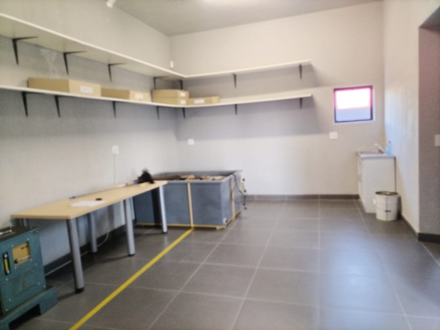 To Let  Bedroom Property for Rent in Clayville Industria Gauteng