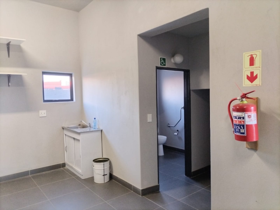 To Let  Bedroom Property for Rent in Clayville Industria Gauteng
