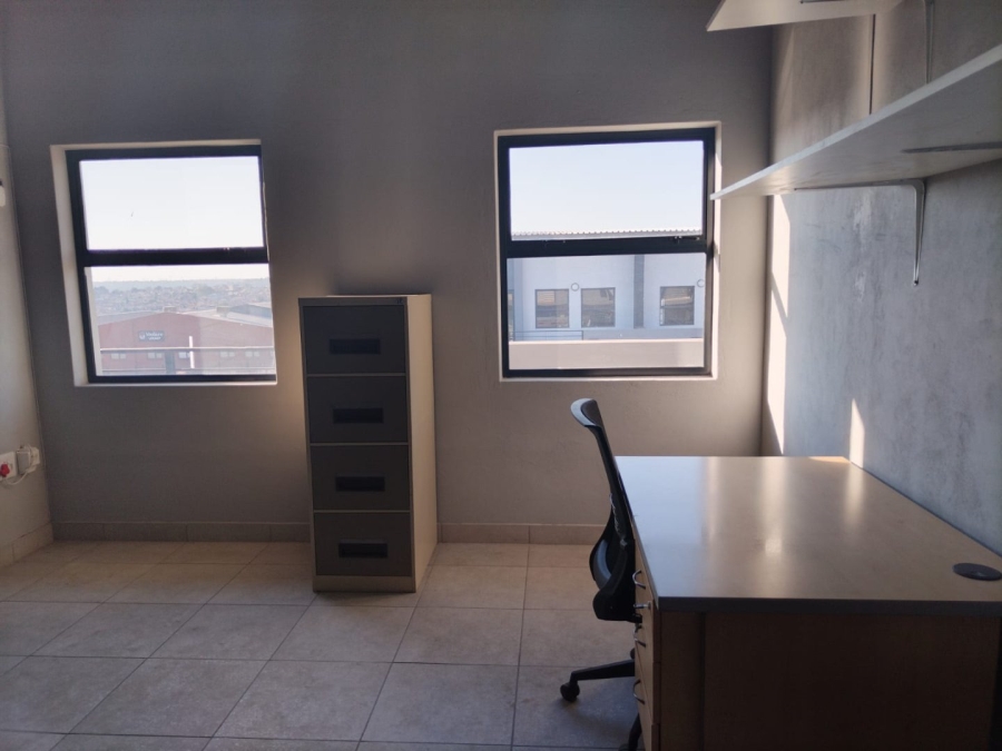 To Let  Bedroom Property for Rent in Clayville Industria Gauteng