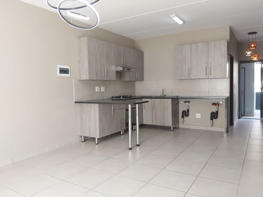To Let 2 Bedroom Property for Rent in Glen Austin Gauteng