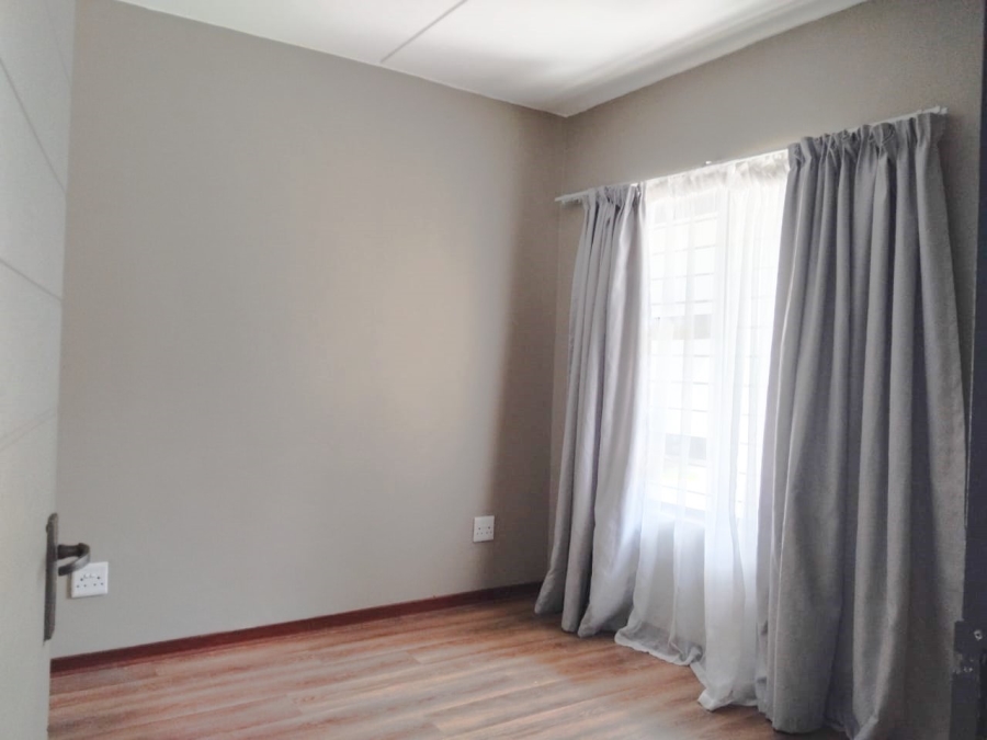 To Let 2 Bedroom Property for Rent in Glen Austin Gauteng