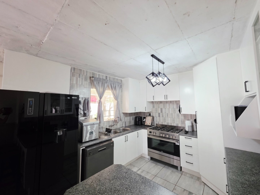 4 Bedroom Property for Sale in Equestria Gauteng