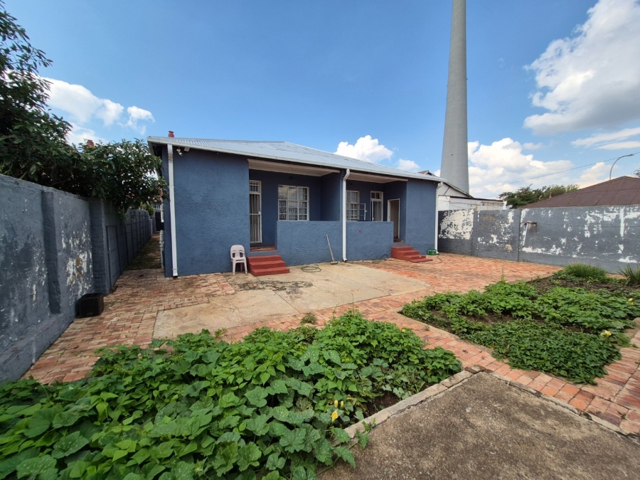 8 Bedroom Property for Sale in Brixton Gauteng
