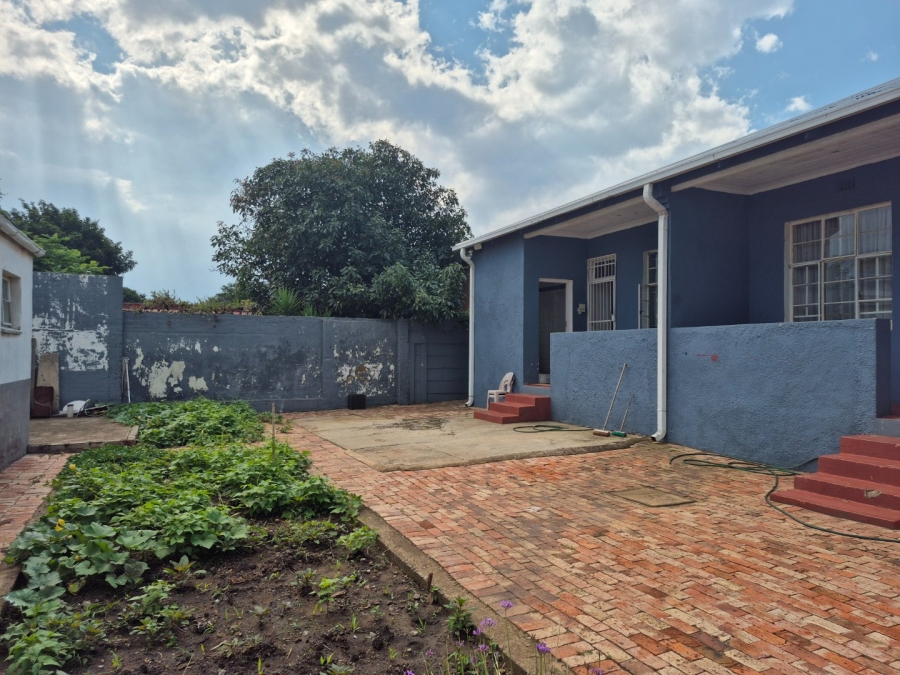 8 Bedroom Property for Sale in Brixton Gauteng