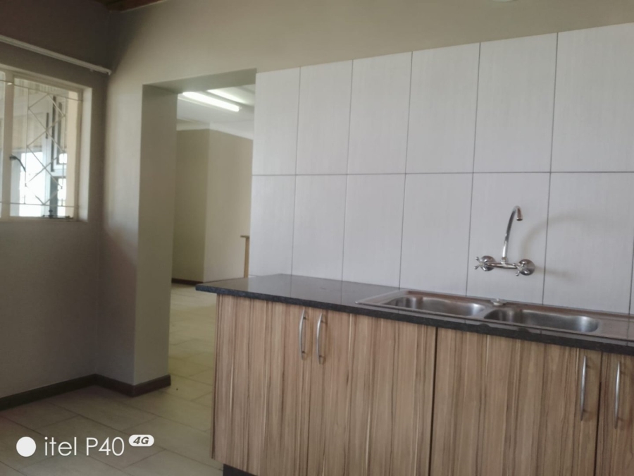 3 Bedroom Property for Sale in Sonneveld Gauteng