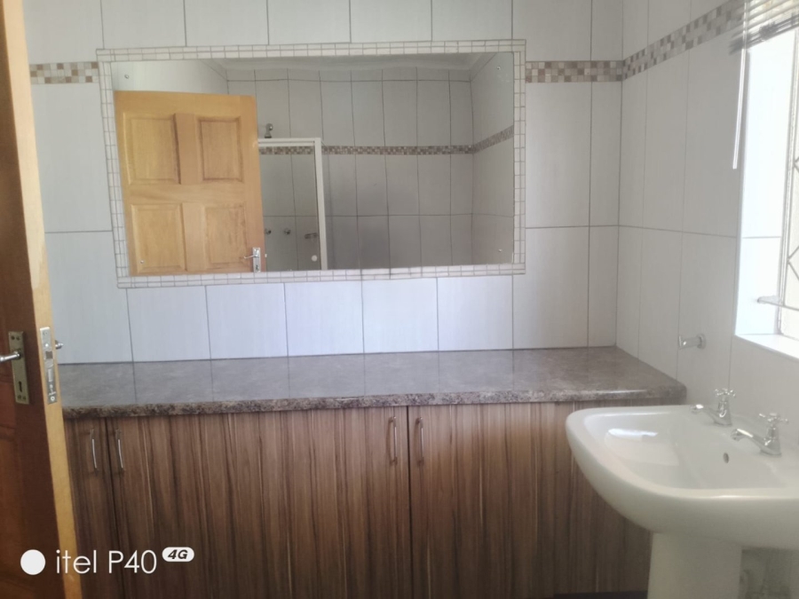 3 Bedroom Property for Sale in Sonneveld Gauteng