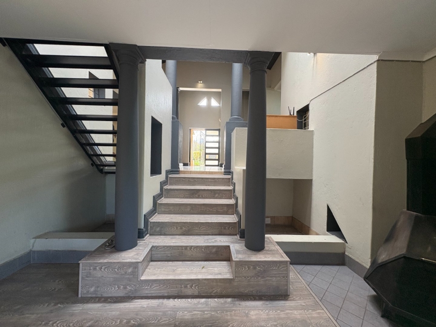 4 Bedroom Property for Sale in Garsfontein Gauteng