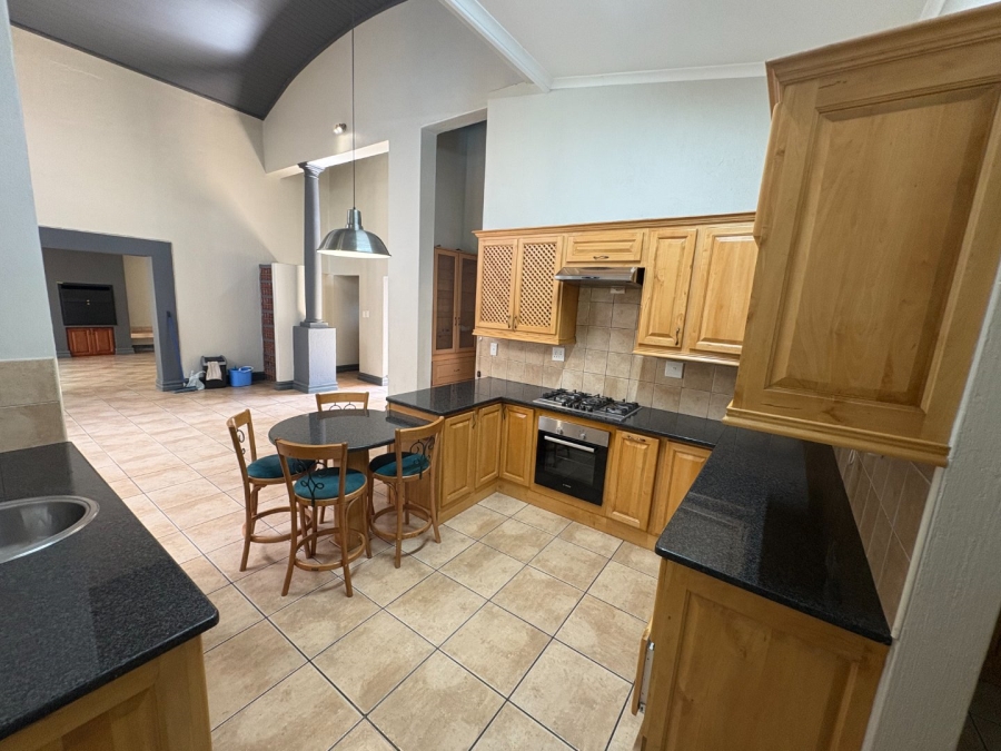 4 Bedroom Property for Sale in Garsfontein Gauteng