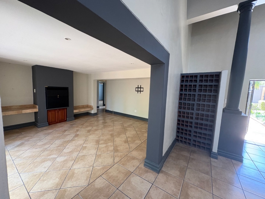 4 Bedroom Property for Sale in Garsfontein Gauteng