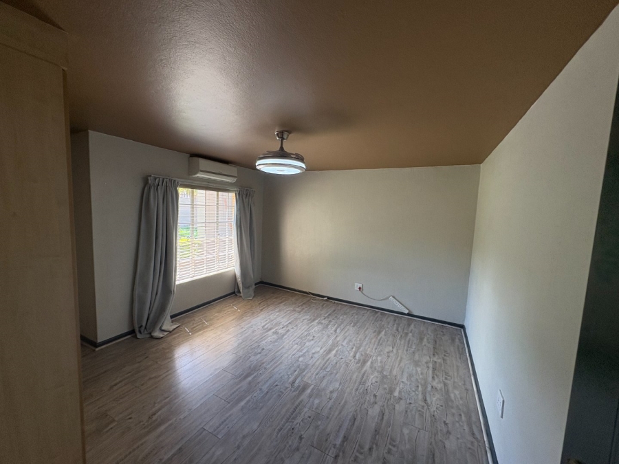 4 Bedroom Property for Sale in Garsfontein Gauteng